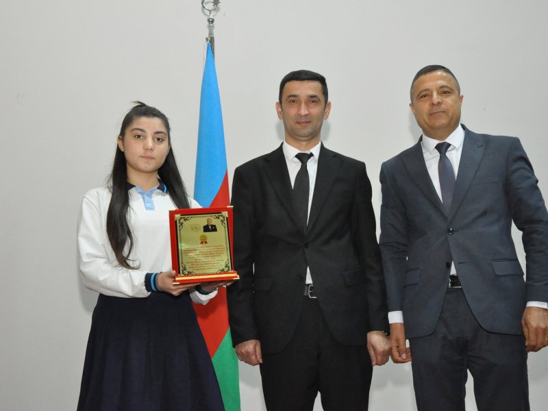 ZAQATALA RAYON HEYDƏR ƏLİYEV MƏRKƏZİNDƏ -"HEYDƏR ƏLİYEV MƏKTƏBLİLƏRİN GÖZÜ İLƏ"- ADLI İNŞA YAZI MÜSABİQƏSİNİN RAYON VƏ ZONA ÜZRƏ QALİBLƏRİ TƏLTİF OLUNUBLAR-FOTOLAR.