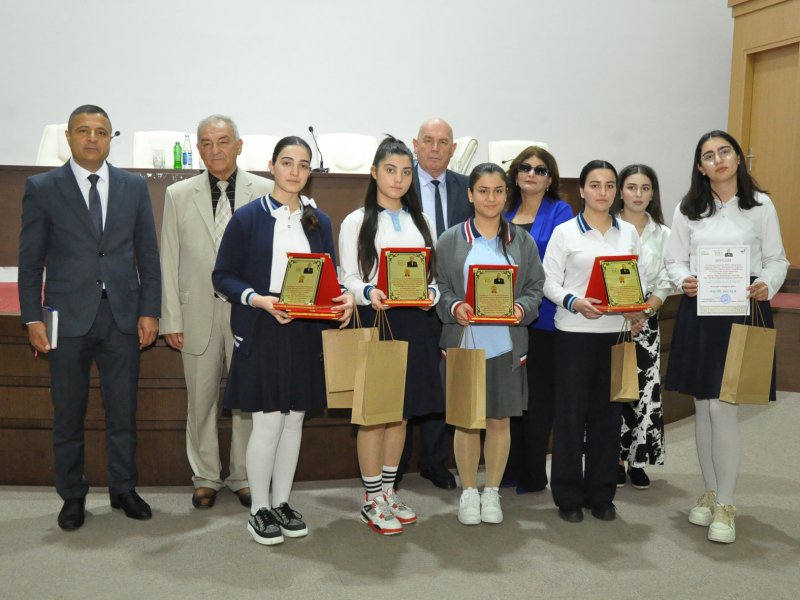 ZAQATALA RAYON HEYDƏR ƏLİYEV MƏRKƏZİNDƏ -"HEYDƏR ƏLİYEV MƏKTƏBLİLƏRİN GÖZÜ İLƏ"- ADLI İNŞA YAZI MÜSABİQƏSİNİN RAYON VƏ ZONA ÜZRƏ QALİBLƏRİ TƏLTİF OLUNUBLAR-FOTOLAR.