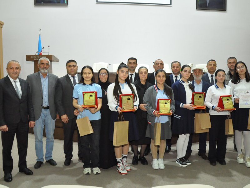 ZAQATALA RAYON HEYDƏR ƏLİYEV MƏRKƏZİNDƏ -"HEYDƏR ƏLİYEV MƏKTƏBLİLƏRİN GÖZÜ İLƏ"- ADLI İNŞA YAZI MÜSABİQƏSİNİN RAYON VƏ ZONA ÜZRƏ QALİBLƏRİ TƏLTİF OLUNUBLAR-FOTOLAR.