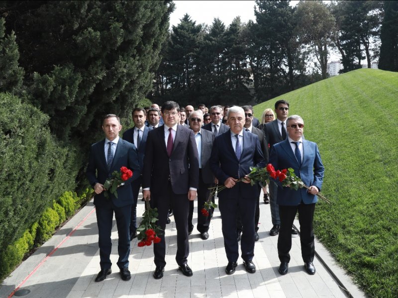 “Ümummilli Lider Heydər Əliyevin anadan olmasının 102-ci ildönümü Diasporla İş üzrə Dövlət Komitəsində qeyd edilib