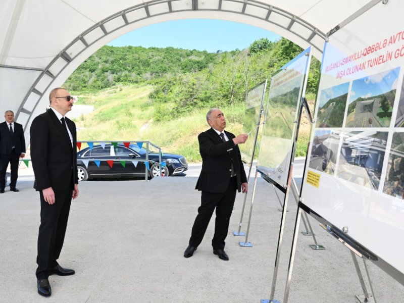 Prezident İlham Əliyev Bakı-Qəbələ avtomobil yolunun Muğanlı-İsmayıllı-Qəbələ hissəsində görülən işlərlə tanış olub