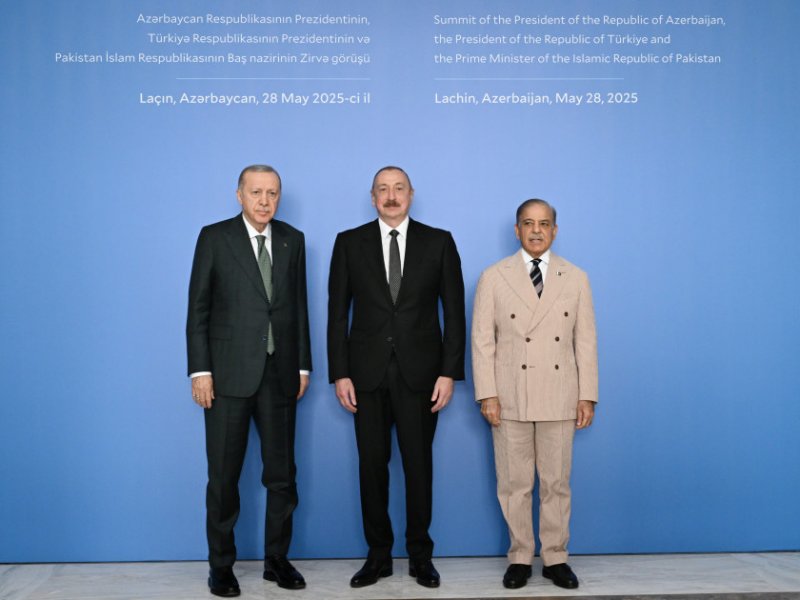 Laçında Azərbaycan Prezidentinin, Türkiyə Prezidentinin və Pakistanın Baş nazirinin Zirvə görüşü keçirilib
