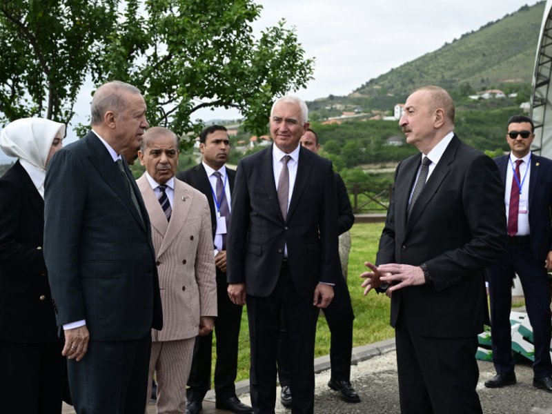 Azərbaycan və Türkiyə prezidentləri, Pakistanın Baş naziri Laçın şəhərində seyrəngahda olublar