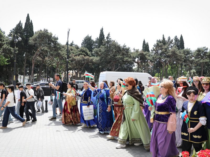 "Milli geyimdə gəzinti" – Mədəni irsimizi yaşadan addımlar