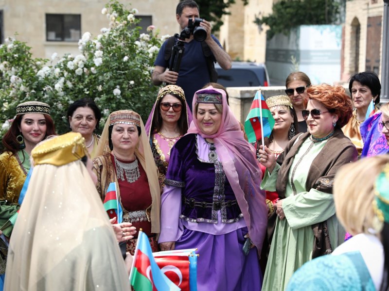 "Milli geyimdə gəzinti" – Mədəni irsimizi yaşadan addımlar