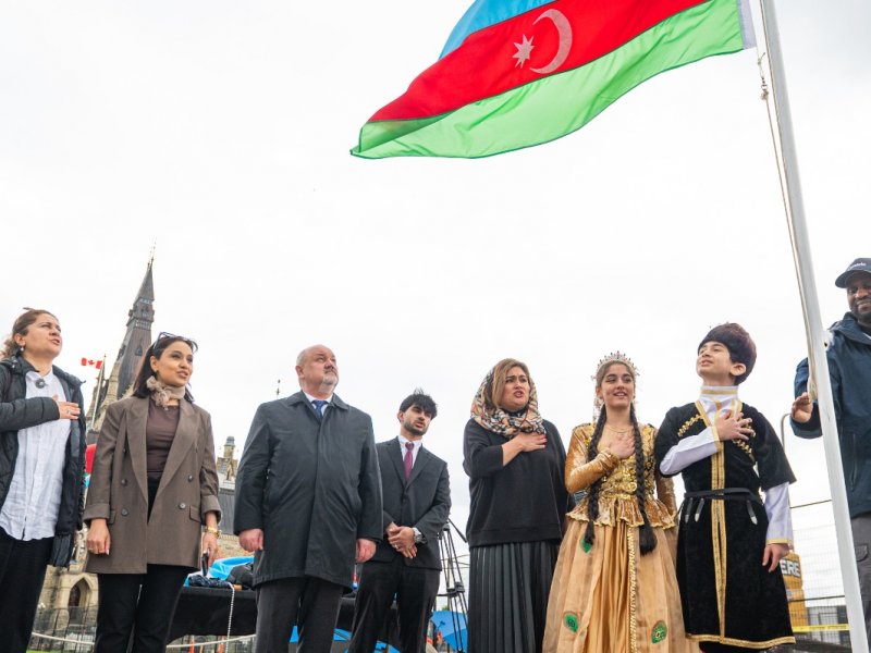 Kanada parlamentinin önündə Azərbaycan bayrağı qaldırılıb