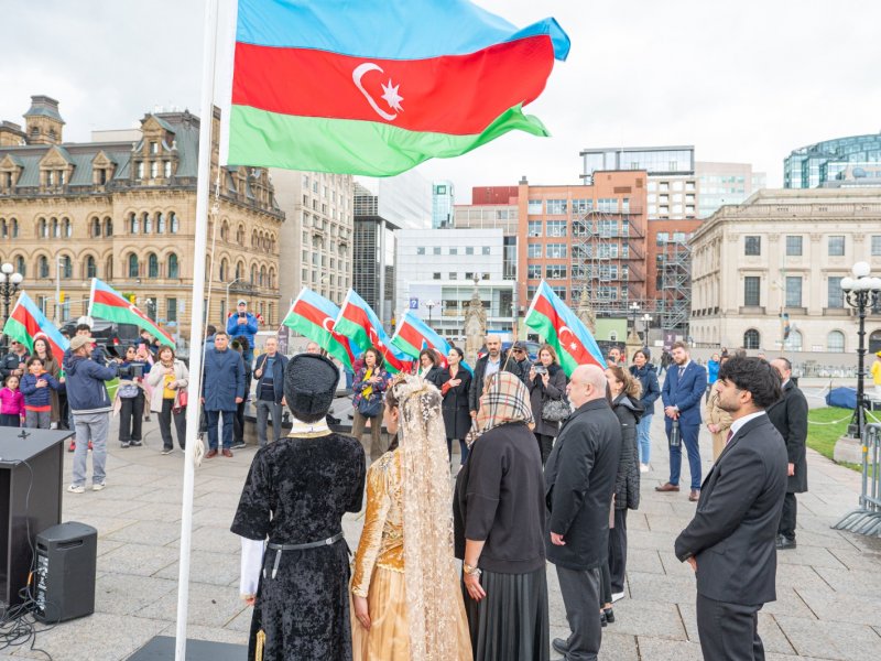 Kanada parlamentinin önündə Azərbaycan bayrağı qaldırılıb