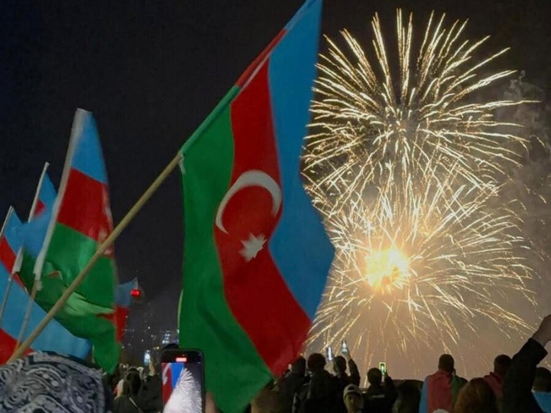 Niaqara şəlaləsi Azərbaycan bayrağının rəngləri ilə işıqlandırılıb