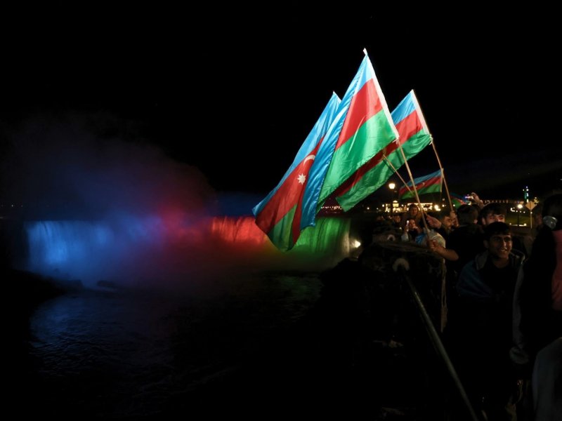 Niaqara şəlaləsi Azərbaycan bayrağının rəngləri ilə işıqlandırılıb