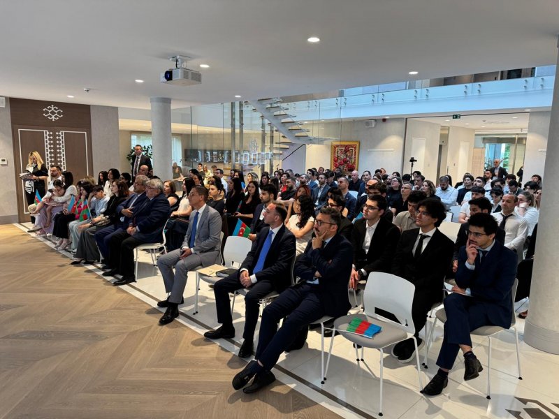 Fuad  Muradov Belçika azərbaycanlıları ilə görüşüb
