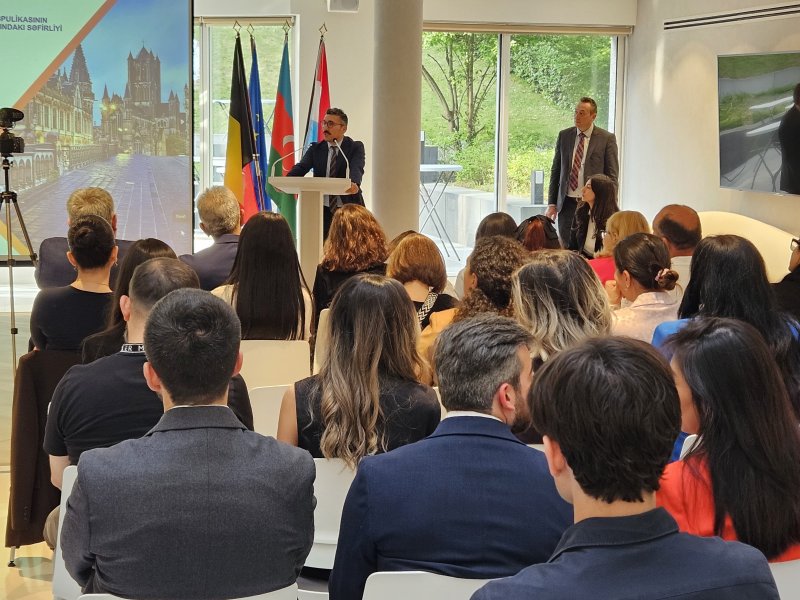 Fuad  Muradov Belçika azərbaycanlıları ilə görüşüb