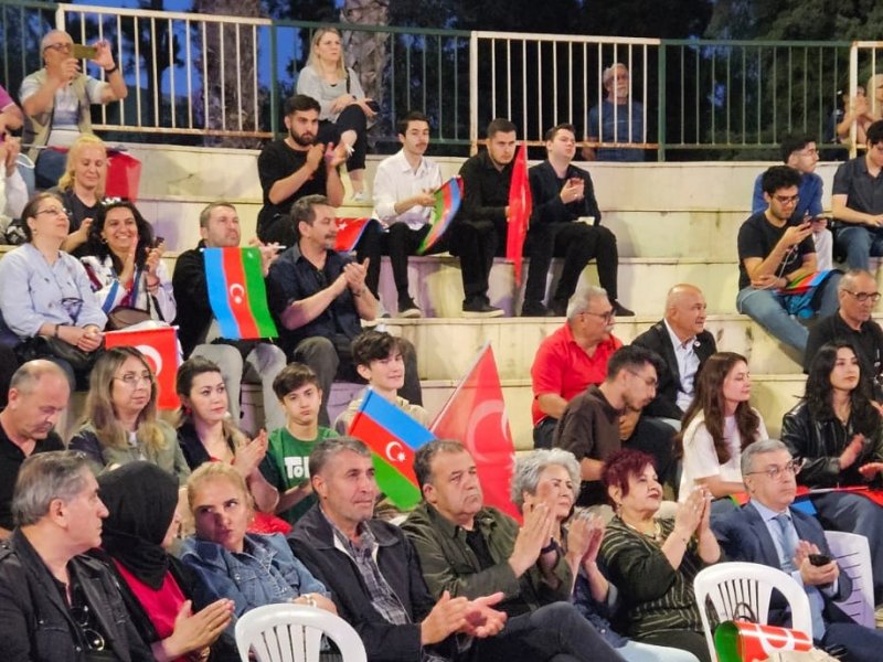 İzmir şəhərində 28 May – Müstəqillik Günü münasibətilə konsert təşkil olunub