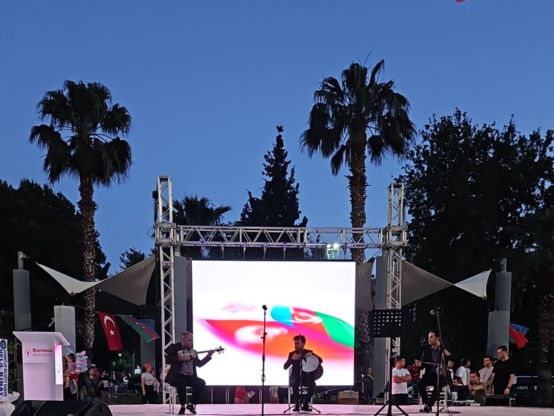 İzmir şəhərində 28 May – Müstəqillik Günü münasibətilə konsert təşkil olunub