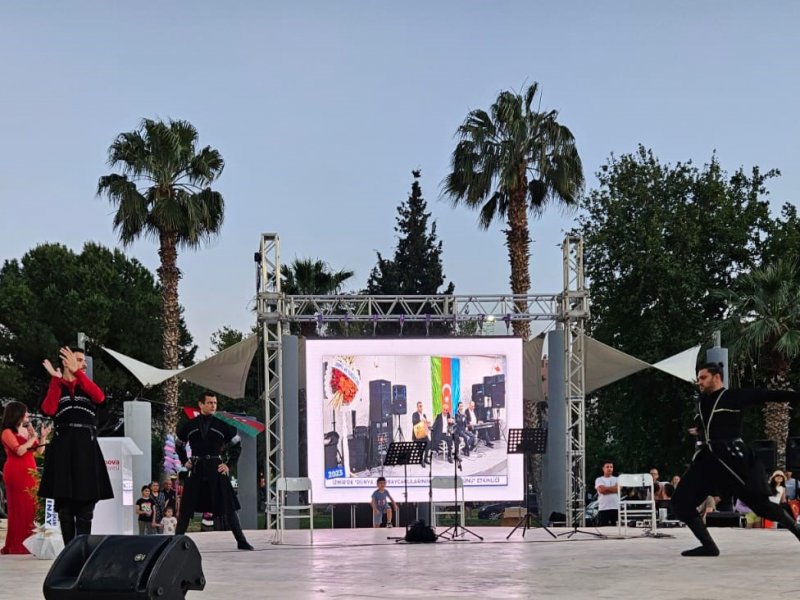 İzmir şəhərində 28 May – Müstəqillik Günü münasibətilə konsert təşkil olunub