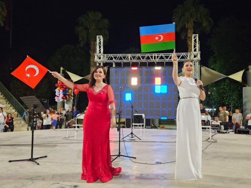 İzmir şəhərində 28 May – Müstəqillik Günü münasibətilə konsert təşkil olunub