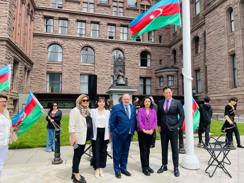 Bayrağımız Kanadanın Ontario Qanunvericilik Assambleyasının önündə ucaldılıb