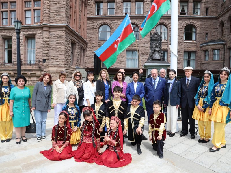 Bayrağımız Kanadanın Ontario Qanunvericilik Assambleyasının önündə ucaldılıb