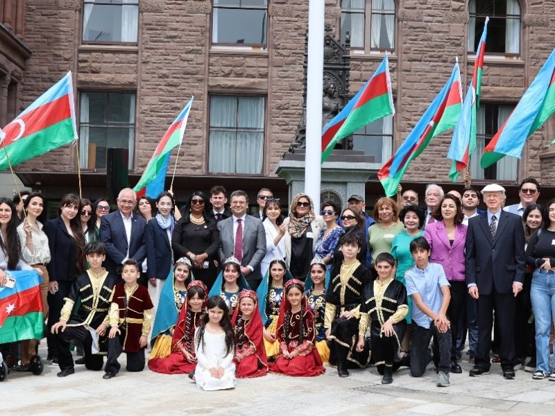 Bayrağımız Kanadanın Ontario Qanunvericilik Assambleyasının önündə ucaldılıb