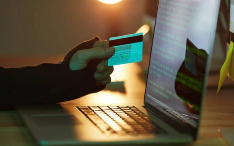 “Azərbaycan banklarının adından saxta profillərlə kartlardan pul oğurlayan Türkiyə vətəndaşı həbs edilib