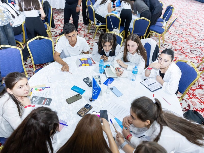 “Hüquqlarınla parla!” layihəsi çərçivəsində Quba rayonunda məktəblilərin iştirakı ilə tədbir keçirilib