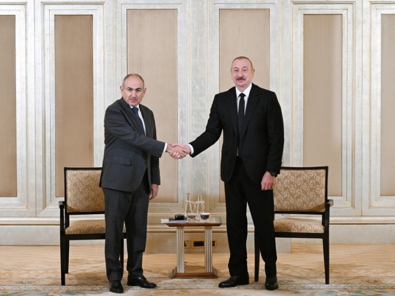 Əbu-Dabidə Prezident İlham Əliyevin Ermənistanın Baş naziri Nikol Paşinyanla görüşü başlayıb