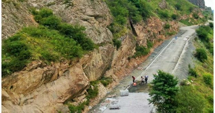 Kəlbəcər şəhərində daxili yolların tikintisi layihəsinin 76 %-i icra edilib