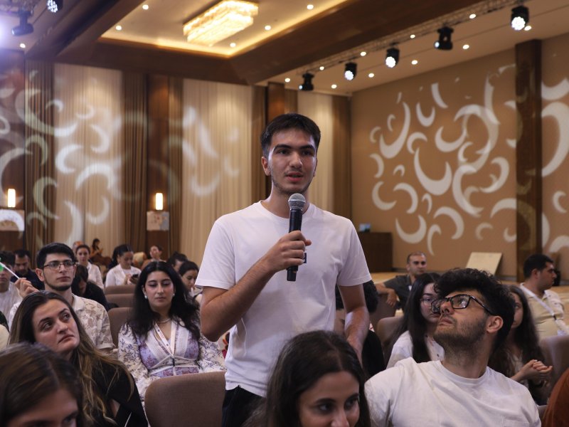Ölkəmizin tanınmış idmançıları və idman jurnalistləri ilə diaspor gənclərinin unudulmaz görüşü
