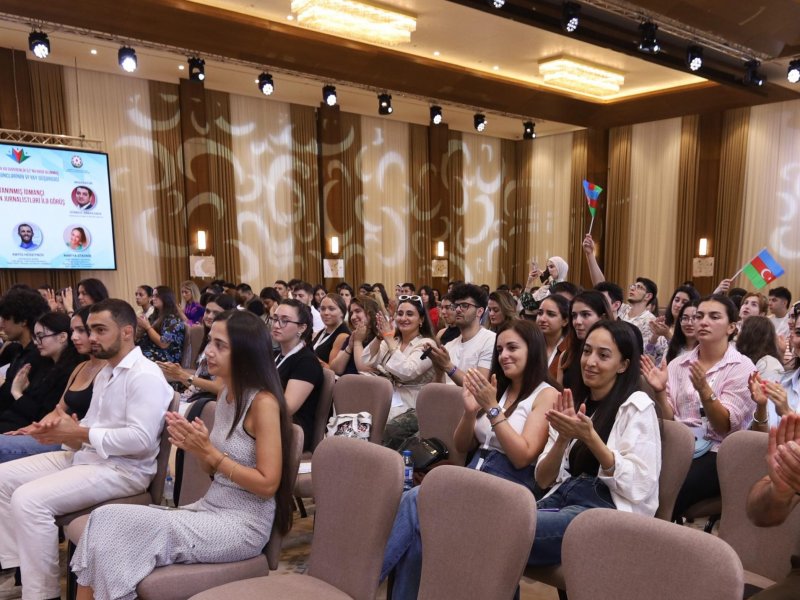 Ölkəmizin tanınmış idmançıları və idman jurnalistləri ilə diaspor gənclərinin unudulmaz görüşü