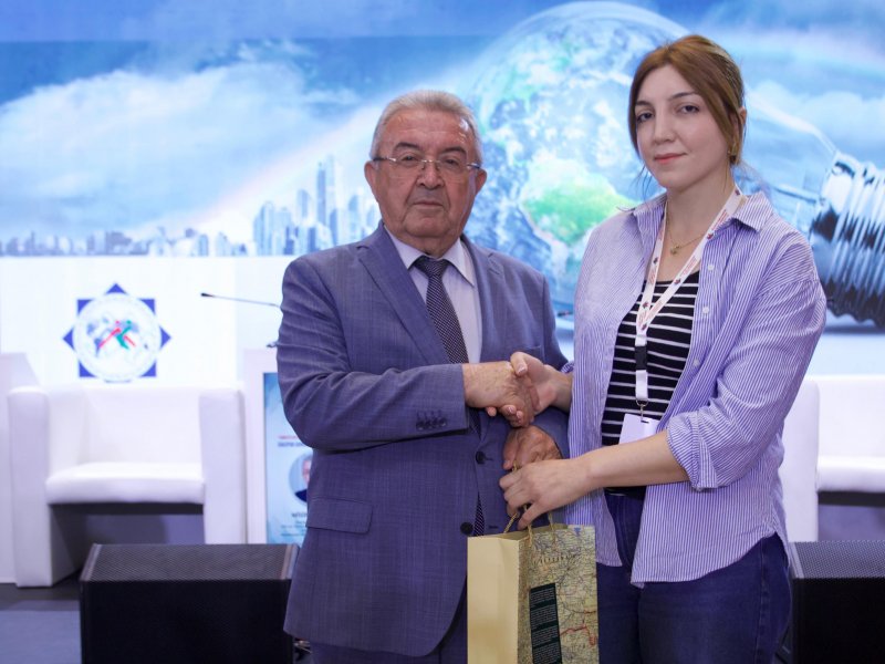 Diaspor Gənclərinin VI Yay Düşərgəsində “Qərbi Azərbaycan  İrsi” kitabının təqdimatı keçirilib