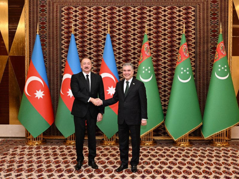 Azərbaycan Prezidenti İlham Əliyevin Türkmənistan Xalq Məsləhətinin sədri ilə təkbətək görüşü başlayıb