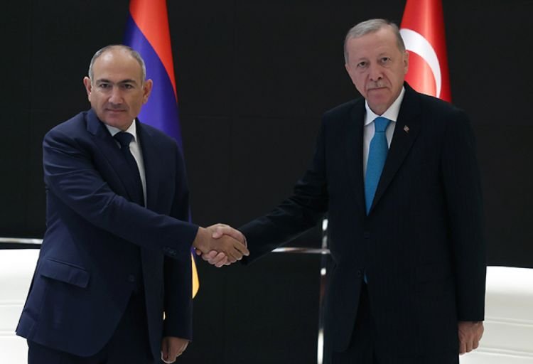 Türkiyə Prezidenti ilə Ermənistanın Baş naziri arasında görüş olub