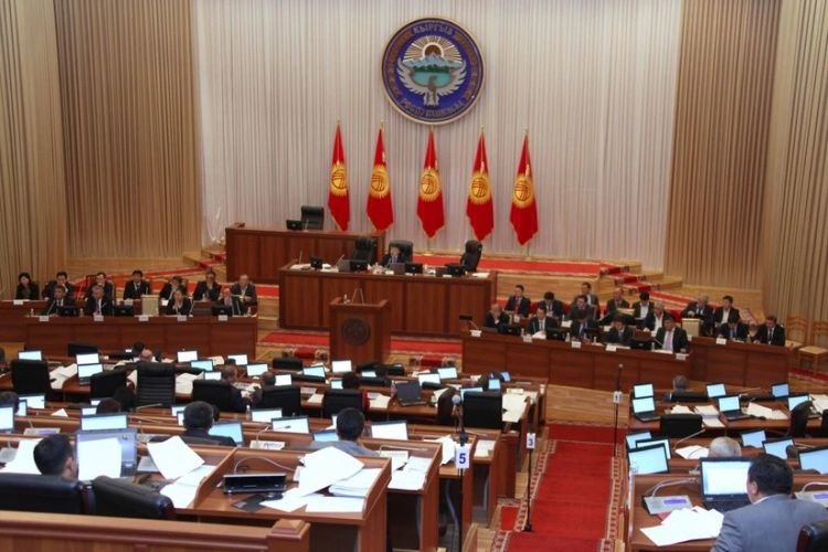 Qırğızıstanda parlamentin buraxılması üçün imza toplanmasına başlanılıb
