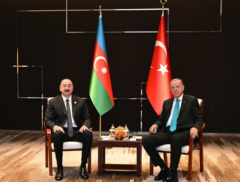 Tiencində Azərbaycan Prezidenti İlham Əliyevin Türkiyə Prezidenti Rəcəb Tayyib Ərdoğanla görüşü olub