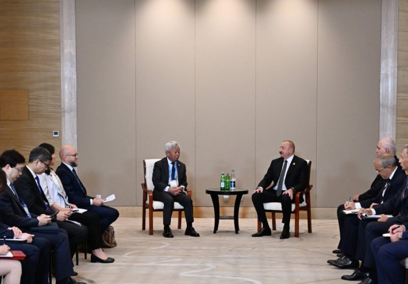 Prezident İlham Əliyev Tiencində Asiya İnfrastruktur İnvestisiya Bankının prezidenti ilə görüşüb