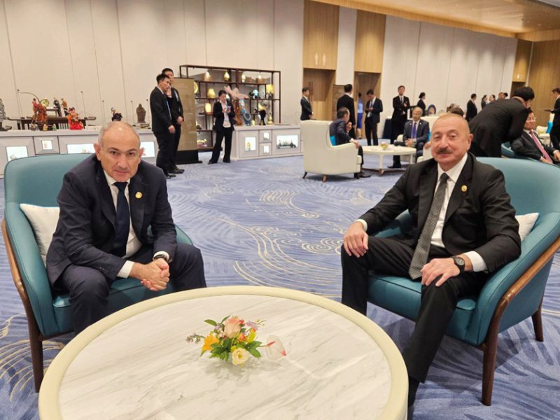 Prezident İlham Əliyevin Ermənistanın Baş naziri Nikol Paşinyan ilə görüşü olub