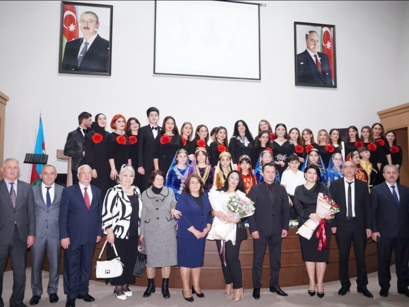 ZAQATALA UŞAQ İNCƏSƏNƏT MƏKTƏBİ MÖHTƏŞƏM KONSERT VERİB.