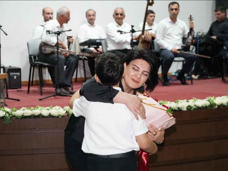 ZAQATALA UŞAQ İNCƏSƏNƏT MƏKTƏBİ MÖHTƏŞƏM KONSERT VERİB.