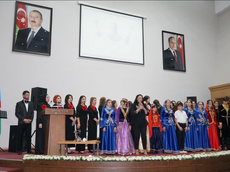 ZAQATALA UŞAQ İNCƏSƏNƏT MƏKTƏBİ MÖHTƏŞƏM KONSERT VERİB.