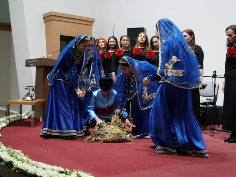 ZAQATALA UŞAQ İNCƏSƏNƏT MƏKTƏBİ MÖHTƏŞƏM KONSERT VERİB.