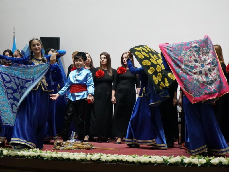 ZAQATALA UŞAQ İNCƏSƏNƏT MƏKTƏBİ MÖHTƏŞƏM KONSERT VERİB.