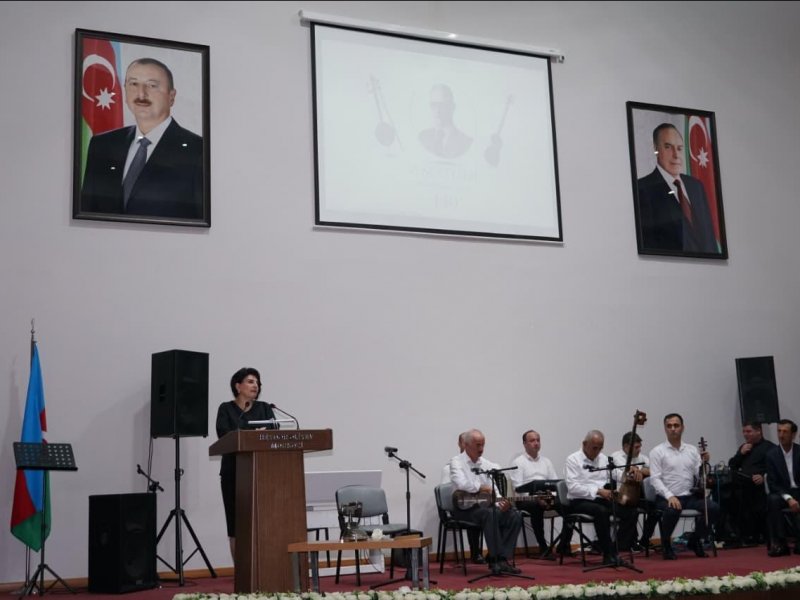 ZAQATALA UŞAQ İNCƏSƏNƏT MƏKTƏBİ MÖHTƏŞƏM KONSERT VERİB.