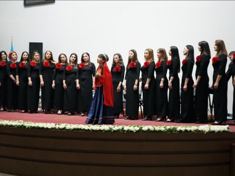 ZAQATALA UŞAQ İNCƏSƏNƏT MƏKTƏBİ MÖHTƏŞƏM KONSERT VERİB.