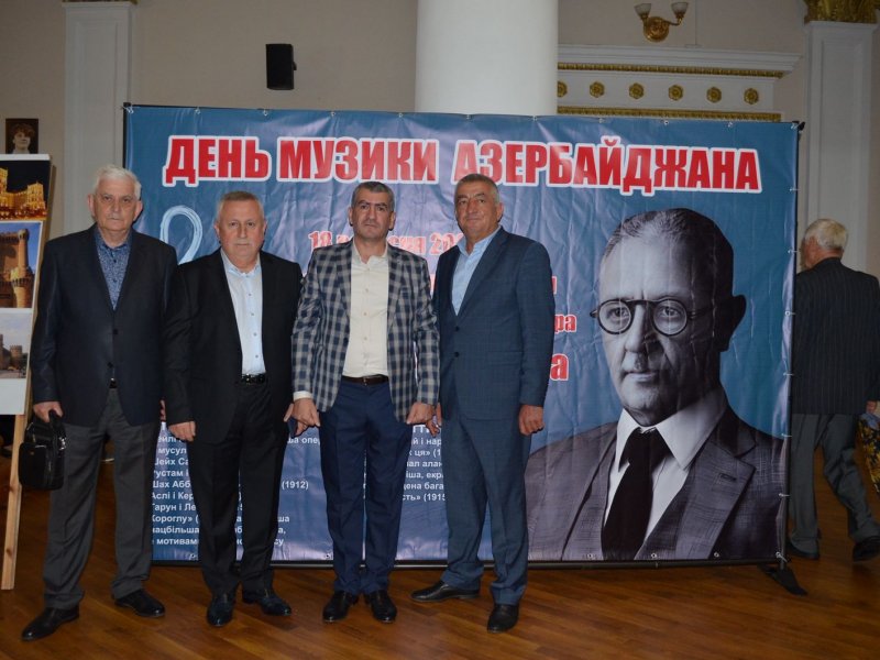 Azərbaycanın peşəkar milli musiqisinin banisi Krivoy Roqda anılıb