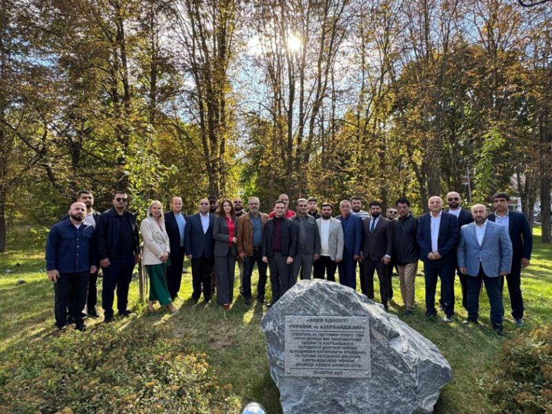 Kiyevdə “Birlik xiyabanı”nda Azərbaycan-Ukrayna dostluğunu simvolizə edən memorial lövhənin açılışı olub