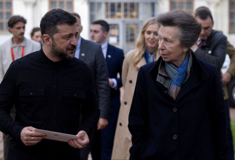 Böyük Britaniya şahzadəsi Anna Ukraynaya səfər edib