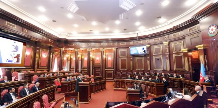 Ali Məhkəmə Plenumunun növbəti iclası keçirilib