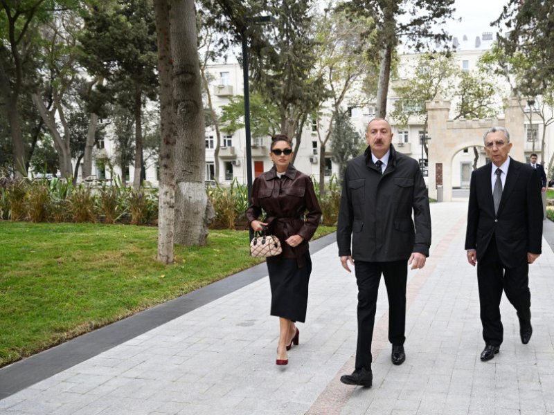 Prezident İlham Əliyev və birinci xanım Mehriban Əliyeva Bakının Nərimanov rayonunda salınan yeni parkın açılışında iştirak ediblər