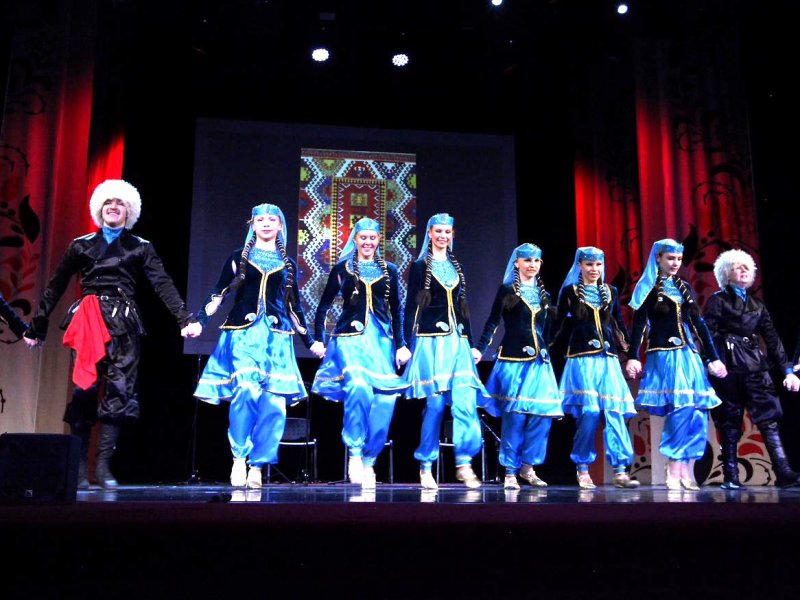 Estoniya Azərbaycan musiqisinin sehrinə bürünüb