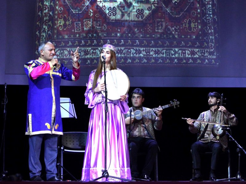 Estoniya Azərbaycan musiqisinin sehrinə bürünüb