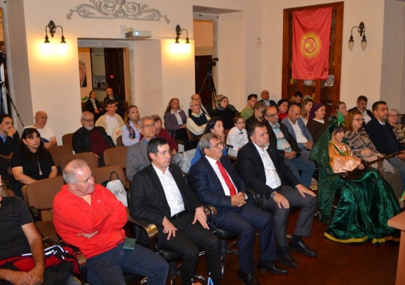 İstanbulda Bəxtiyar Vahabzadənin 100 illik yubileyi qeyd olunub